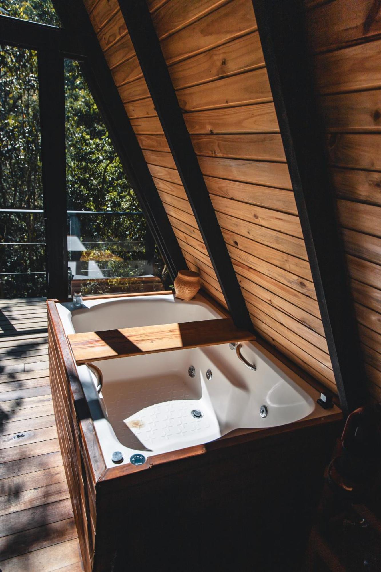 Eagle Hill Lodge *